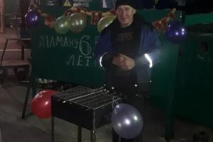 65 лет нашему опытному сотруднику.