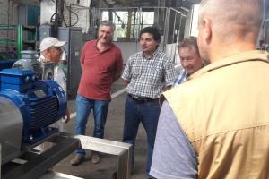 Представители агрофирмы «Шевченко» (г. Геническ, ТМ «Геничаночка») произвели приемку готового оборудования в механосборочном цеху КЭМЗ.